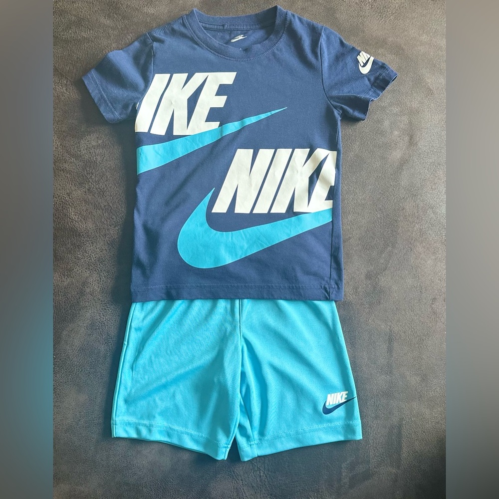 Nike Short Set Size 4/5